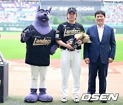 KBO, '최정 최다 홈런 신기록 및 4000루타 달성 시상식' [사진]