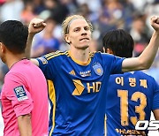 ‘루빅손 멀티골 대폭발’ 울산 4-1 대승, 3122일 묵은 지긋지긋한 ‘대전 징크스’ 날렸다…2연패 탈출 [오!쎈 울산]