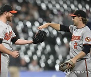 MLB 심판의 황당한 '수비 방해 끝내기' 판정 논란