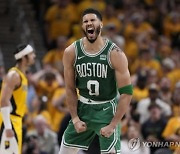 '이제 한 경기 남았다' NBA 보스턴, 3연승 질주.. 18점 차 뒤집었다