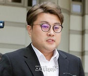 “도 넘은 팬심 어디까지”…김호중 학폭 폭로 유튜버에 살인 예고