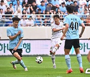 강원 김이석, 0-0 균형 깨는 골 [사진]