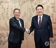 한중, FTA 2단계 협상 재개 합의…"문화·관광·법률까지 개방"(종합)