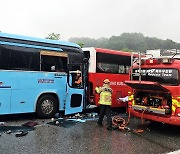 청주 경부고속도로서 차량 6대 연쇄 추돌…25명 부상