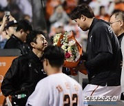 함께 떠나겠다고 했지만…'정상화 중책' 손혁 단장, "새 감독 선임, 신속하게 하겠다"