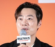 '핸섬가이즈' 이희준 "밤새 숙소에서 연구한 자체 안무로 공승연에게 댄스 플러팅 펼쳐"