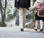 여성들이 돈 많이 벌수록 애 안낳는다…이유가 '깜짝'