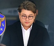 경찰 "김호중 음주 뺑소니 혐의 입증할 객관적 증거 있다"