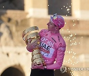 APTOPIX Italy Giro Cycling