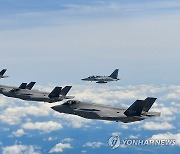 우리 공군 F-35AㆍFA-50 편대, 공격편대군 비행훈련 및 타격 훈련 실시