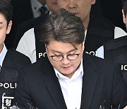 '재정 가시밭길' 100억대 빚더미 앉은 김호중 소속사, 사실상 폐업 수순