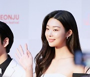 '신예' 김리예, JIFF 초청작 '자기만의 방'으로 성공적 스크린 데뷔