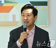 한강대교 전망호텔서 인사말 하는 오세훈 시장