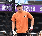 [포토]훈련 나서는 한화 김강민