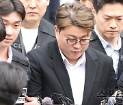 김호중 팬카페 "끝까지 함께할 것…계약 종료시 소속사는 탈퇴하라"