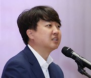 "수능 1등급 4800명 모두 의대갈 수도"…이준석, 서울대 강연