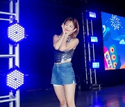 [포토] 퀸즈아이 아윤 '난 너무 예뻐'(SBTown MUSIC FIESTA)