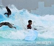 초여름 날씨 '시원한 파도 즐겨요'