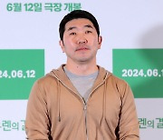 포즈 취하는 박루슬란