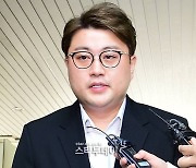 김호중 팬카페, 소속사 탈퇴 요구 “가수와 끝까지 함께 할 것”