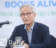 [TD포토] 소감 밝히는 고영은 이사장