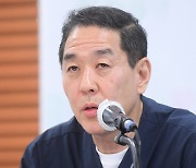 [TD포토] 프로그램 소개하는 오장환 총괄 프로듀서