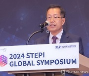 발언하는 양승우 STEPI 원장 직무대행