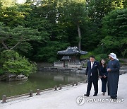 윤석열 대통령, 무함마드 UAE 대통령과 창덕궁 산책