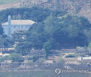 합참 "북한 대남전단 추정 물체 식별…軍 조치 중"