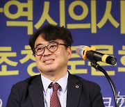 의대 증원 질문 듣는 이상호 대구시의사회 수석부회장