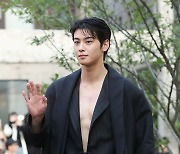 [E포토] 차은우, '과감하게 드러낸 가슴 V라인‘