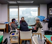 '동네가 노인 돌보는 日' 따르고 싶지만…집이 불안하면 소용없다[시니어하우스]