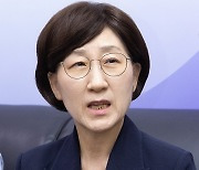 한화진 환경장관 “기후 소송, 위헌이라 보기 어려워…2035년 목표도 후퇴금지 원칙 준수”