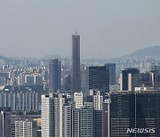 서울 상공에서 환영 비행하는 블랙이글스