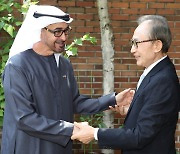 MB, 자택 찾아온 UAE 대통령 접견 "尹정부와 협조해 성과 내 달라"