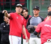 ‘50구→韓 입국→30구→휴식일→25구’ KBO 최초 대체 외국인, “공인구가 미끄럽네요”