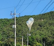 대남 살포용 풍선 전북까지 날아왔나…군, 수거후 확인 중