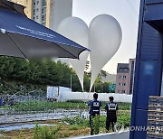 김여정, 대남 오물풍선에 "성의의 선물…계속 주워담아야 할 것"