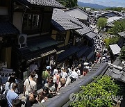 JAPAN KYOTO GION OVERTOURISM