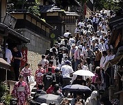 JAPAN KYOTO GION OVERTOURISM