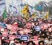 "나라 흔들릴 액션" 의협회장, 오늘 촛불집회서 '총파업' 선언할 듯