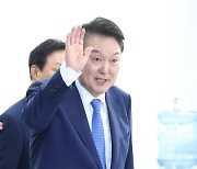 [속보] 尹 "국민의힘과 한 몸이 돼 나라를 개혁할 것"