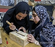 AFGHANISTAN PHOTO SET WOMEN WORKSHOP