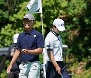 [mhn포토] 김영수-고군택 '피할 수 없는 맞수~'