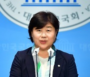 서영교가 나눠주던 보고서 빼앗아 바닥에 던져…욕설도 한 60대 '집유'