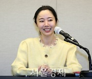 민희진, 화사한 기자회견룩··· 옐로 재킷 이번에도 품절  [SE★포토]