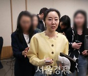 민희진, 기자회견 마치고 가벼운 표정으로 퇴장 [SE★포토]