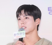 [TD포토] 박보검 '조각이 말을하네'