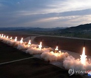 김정은, 초대형방사포 동원 '위력시위' 직접 지도