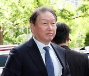 최태원 회장 측 “이혼소송 판결문 최초 유포자 형사 고발”